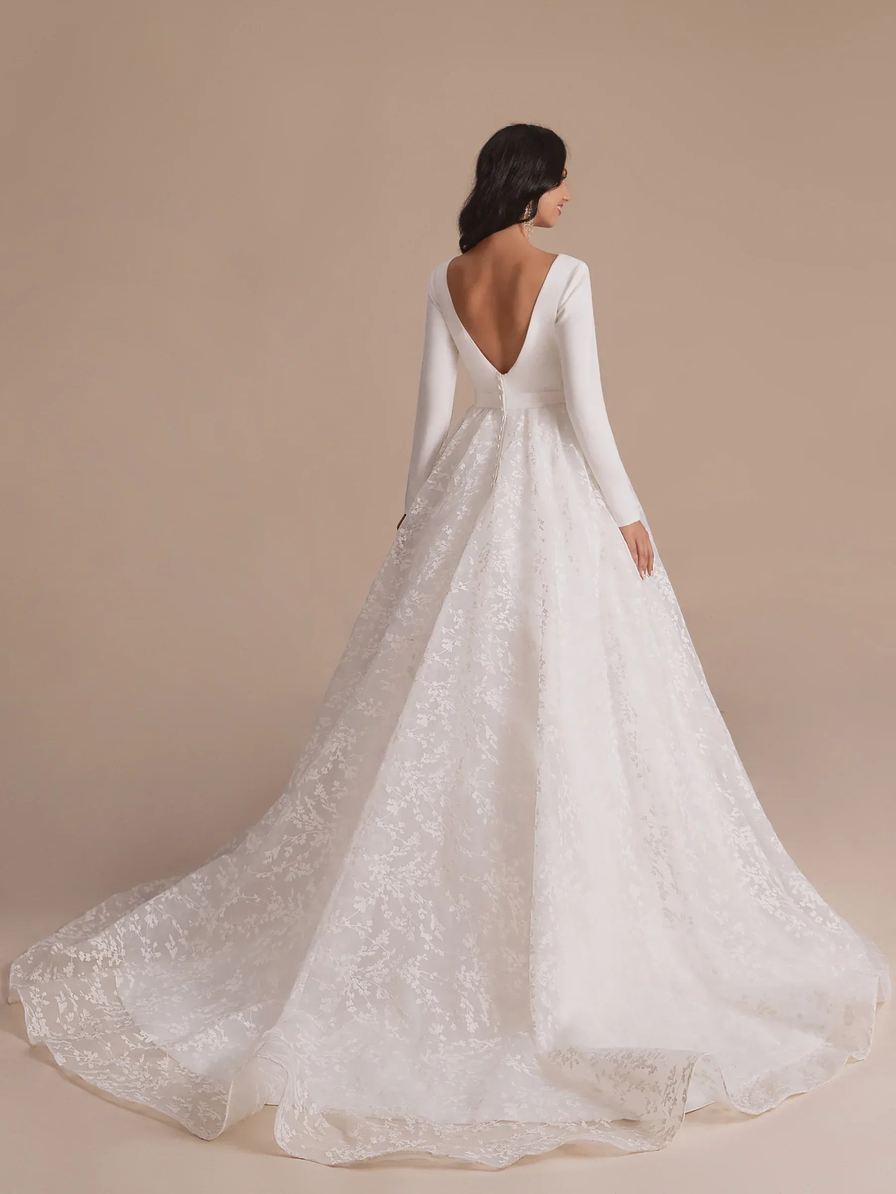 Chic Ball-Gown Plunge-Neck Long-Sleeve Floor-Length Wedding Dress