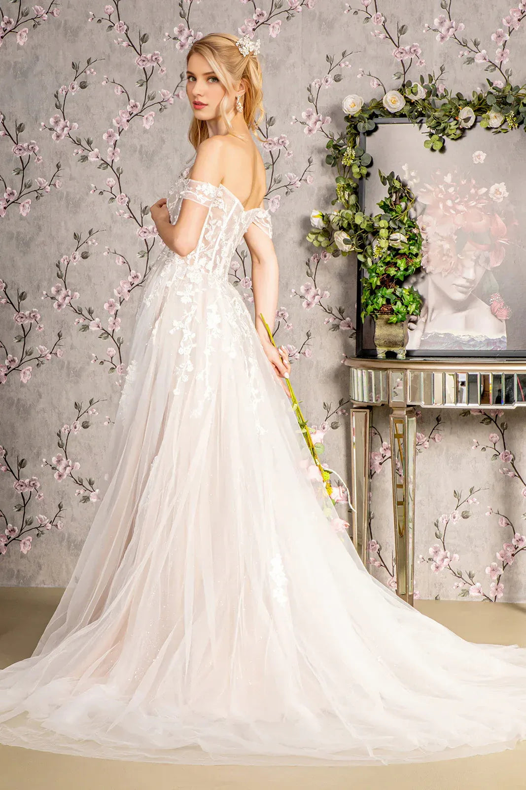 Divine A-Line Sweetheart-Neck Off-the-Shoulder Floor-Length Wedding Dress