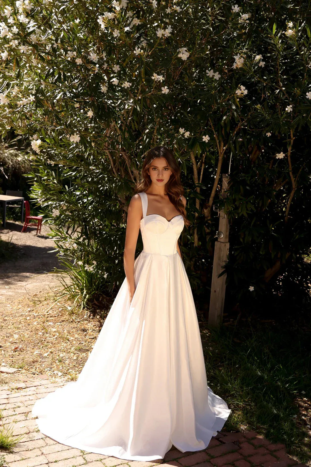 Elegant A-Line Sweetheart-Neck Floor-Length Wedding Dress