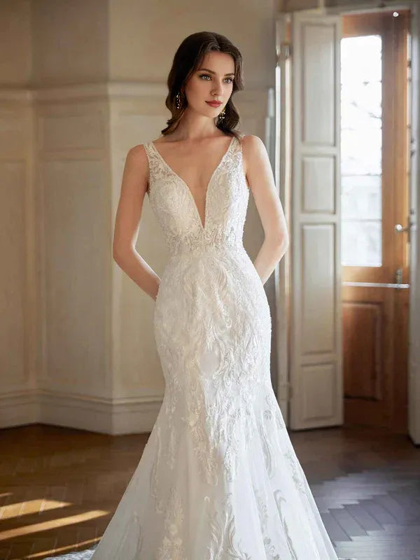Elegant Mermaid Plunge-Neck Sleeveless Floor-Length Wedding Dress