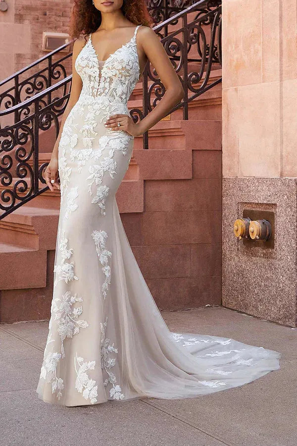 Enchanting Plunging V-Neck Spaghetti-Strap Mermaid Floor-Length Wedding Dress