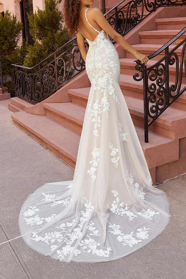 Enchanting Plunging V-Neck Spaghetti-Strap Mermaid Floor-Length Wedding Dress