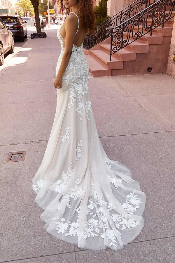 Enchanting Plunging V-Neck Spaghetti-Strap Mermaid Floor-Length Wedding Dress