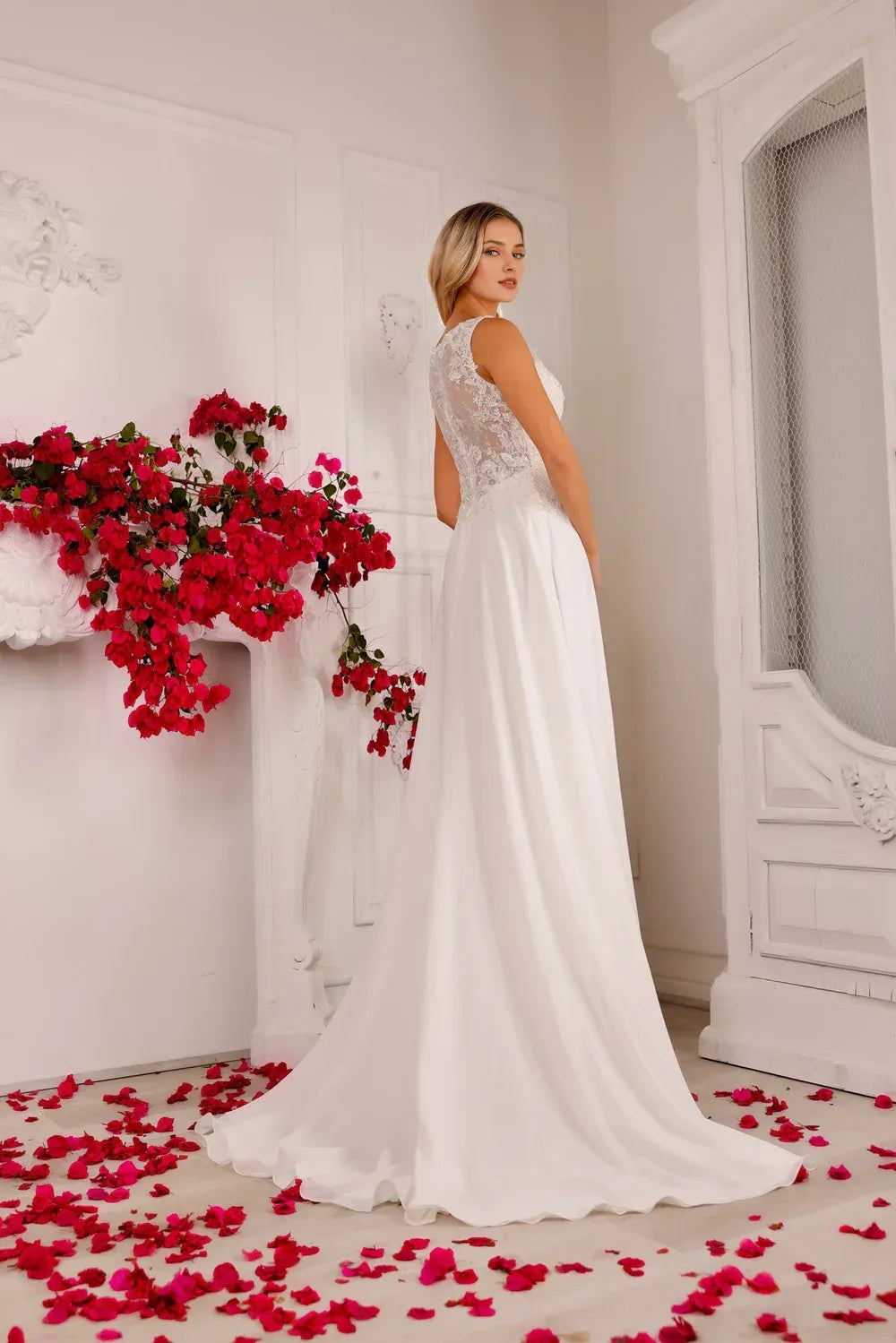 Graceful A-Line V-Neck Sleeveless Floor-Length Wedding Dress