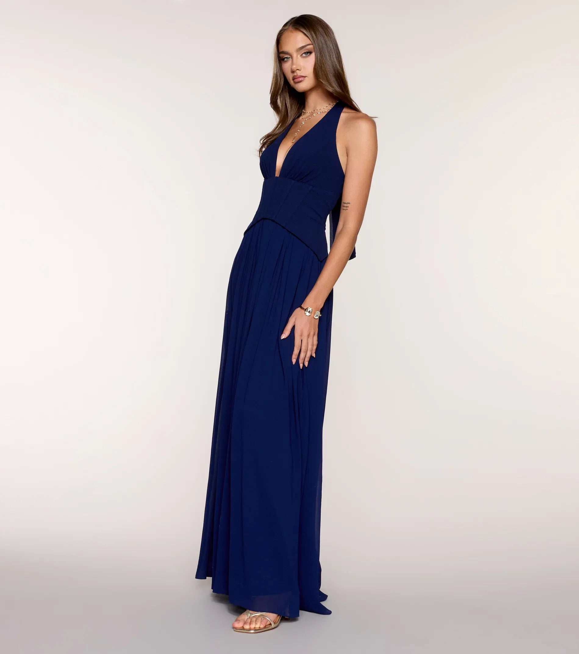 Elegant Navy A‑Line Halter V‑Neck Corset Open Back Flowy Floor Length Wedding Guest Dresses