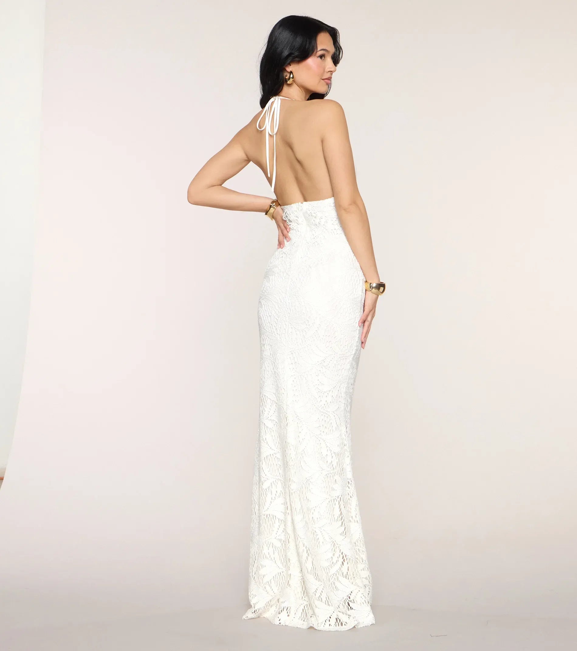Stunning White Lace Mermaid Halter V Neck Open Back Floor Length Wedding Guest Dresses