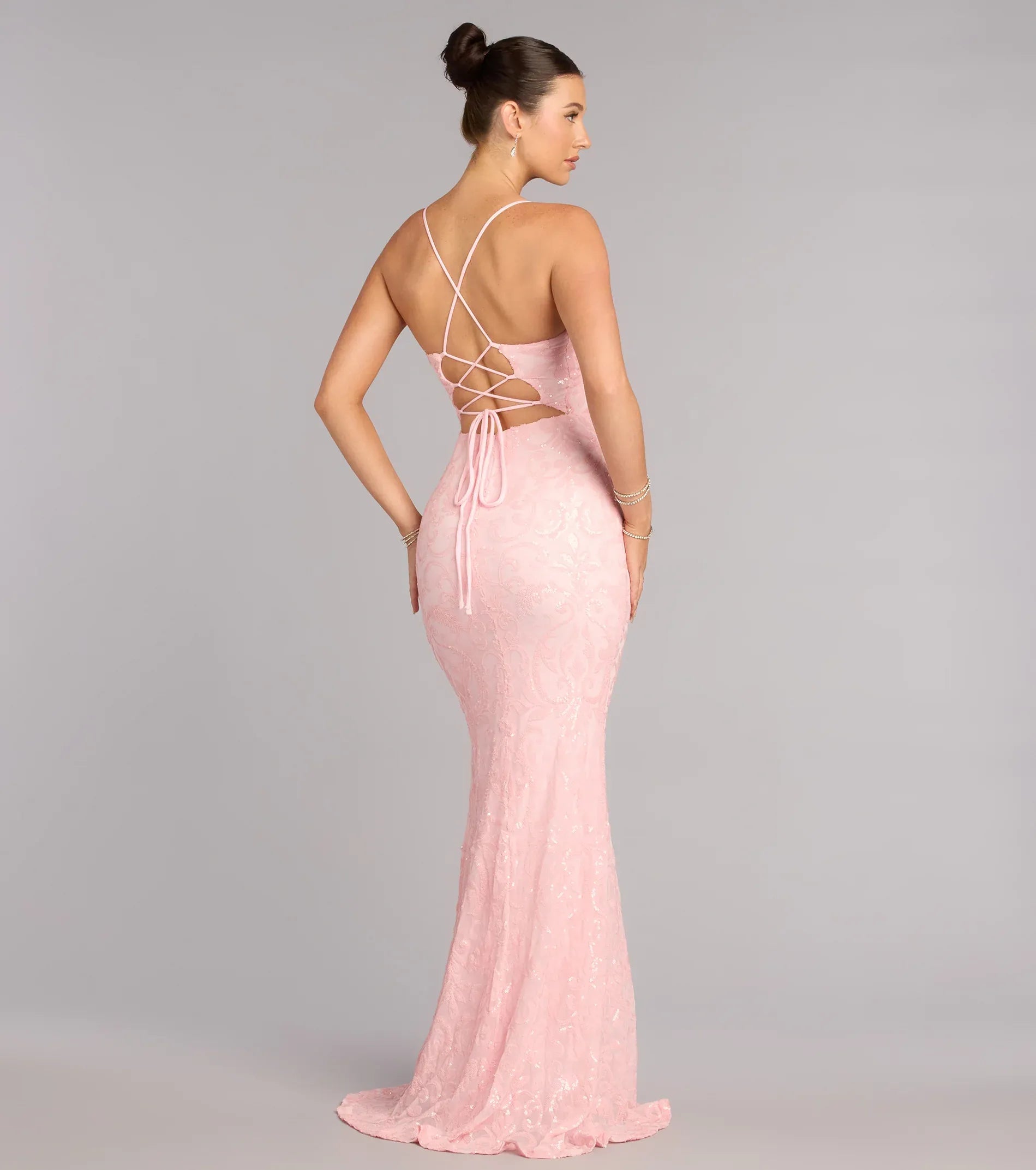 Delicate Pink Mermaid V‑Neck Spaghetti Strap Lace‑Up Back Train Floor Length Wedding Guest Dresses