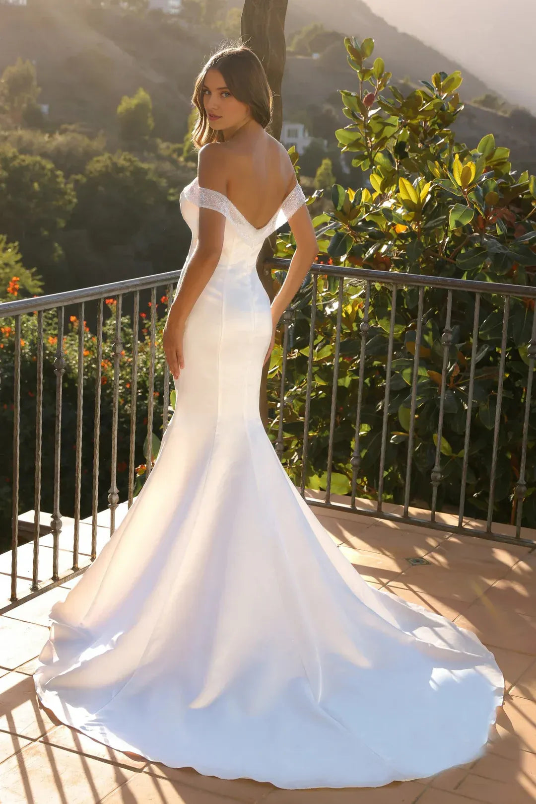 Lustrous Mermaid Sweetheart-Neck Off-the-Shoulder Floor-Length Wedding Dress