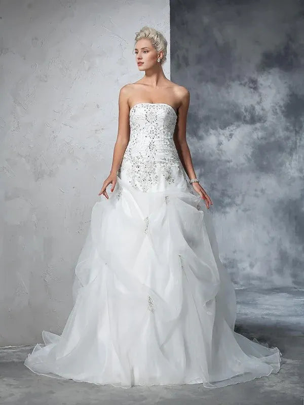 Opulent Ball-Gown Strapless Sweetheart-Neck Floor-Length Wedding Dress