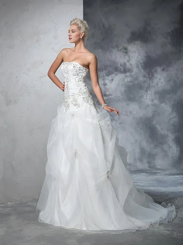 Opulent Ball-Gown Strapless Sweetheart-Neck Floor-Length Wedding Dress
