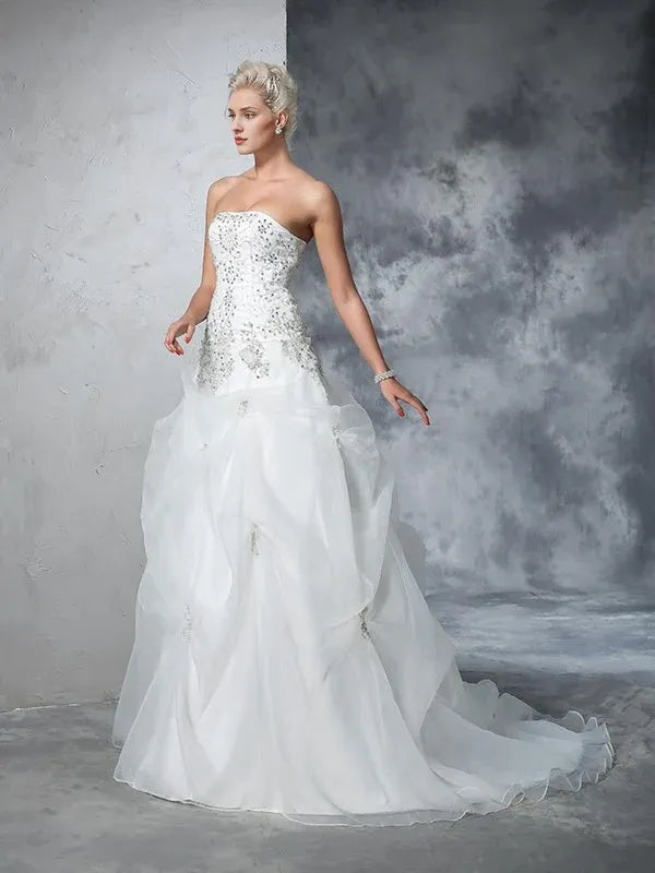 Opulent Ball-Gown Strapless Sweetheart-Neck Floor-Length Wedding Dress