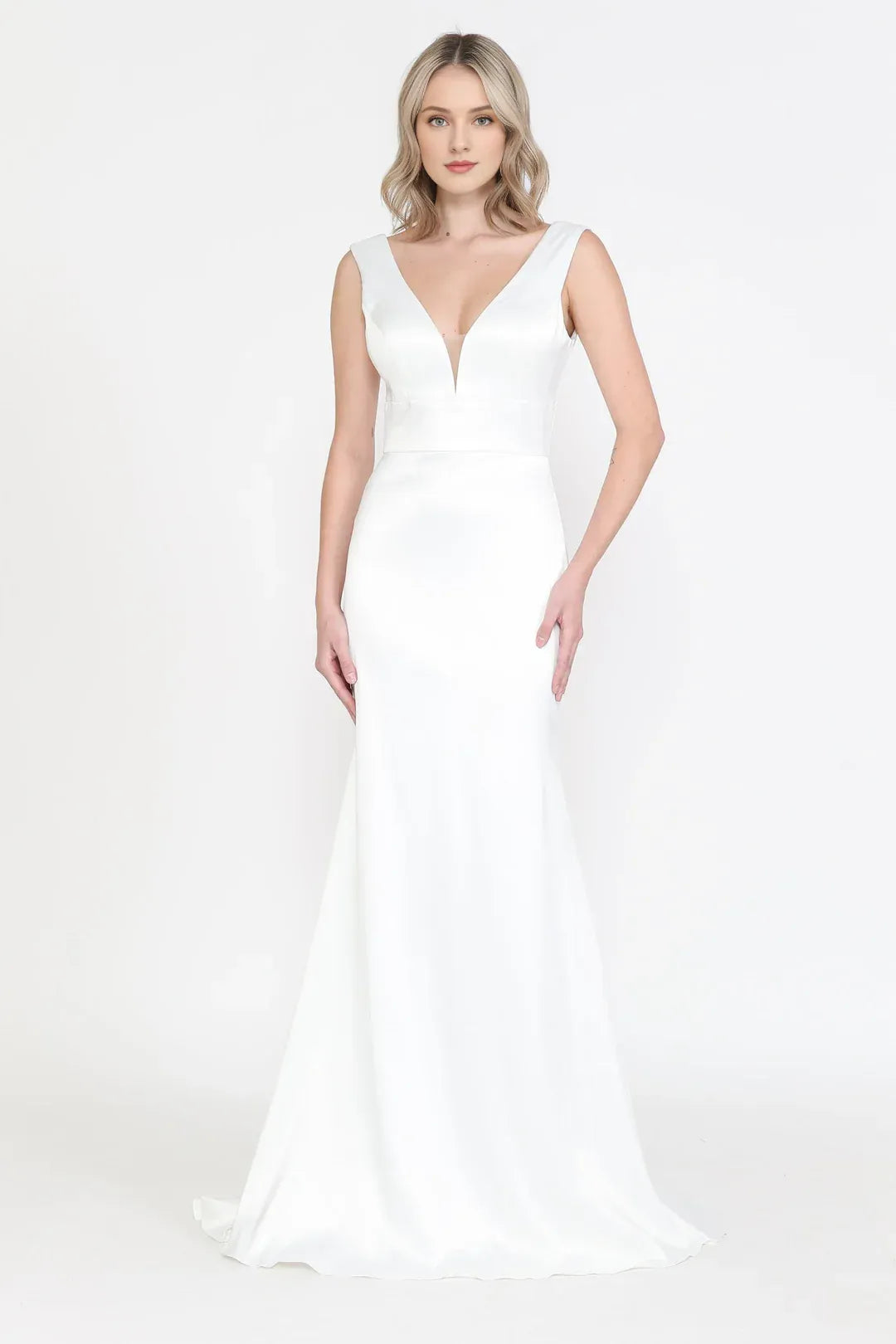 Pristine Mermaid Plunging-Neck Sleeveless Floor-Length Wedding Dress