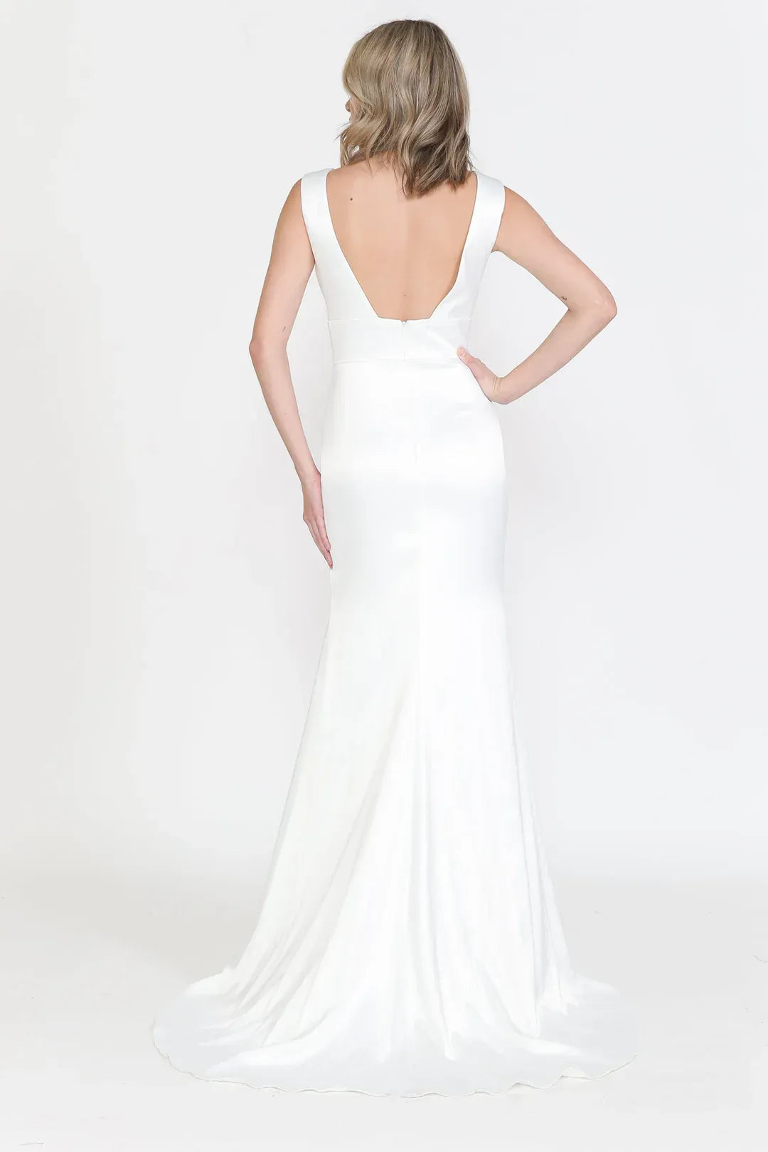 Pristine Mermaid Plunging-Neck Sleeveless Floor-Length Wedding Dress