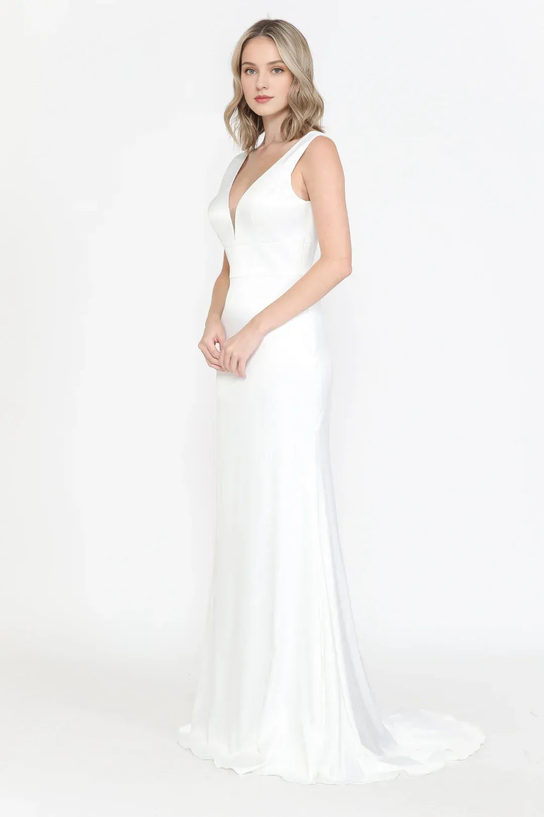 Pristine Mermaid Plunging-Neck Sleeveless Floor-Length Wedding Dress