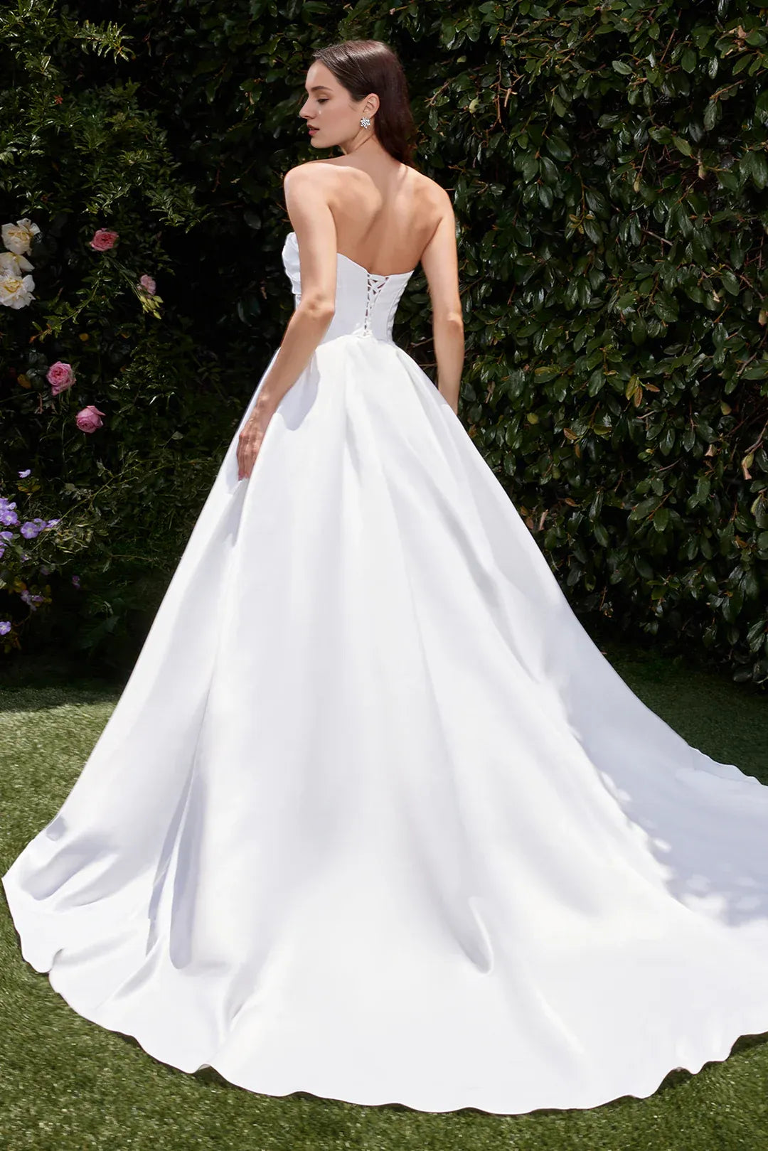 Regal Ball-Gown Strapless Floor-Length Wedding Dress