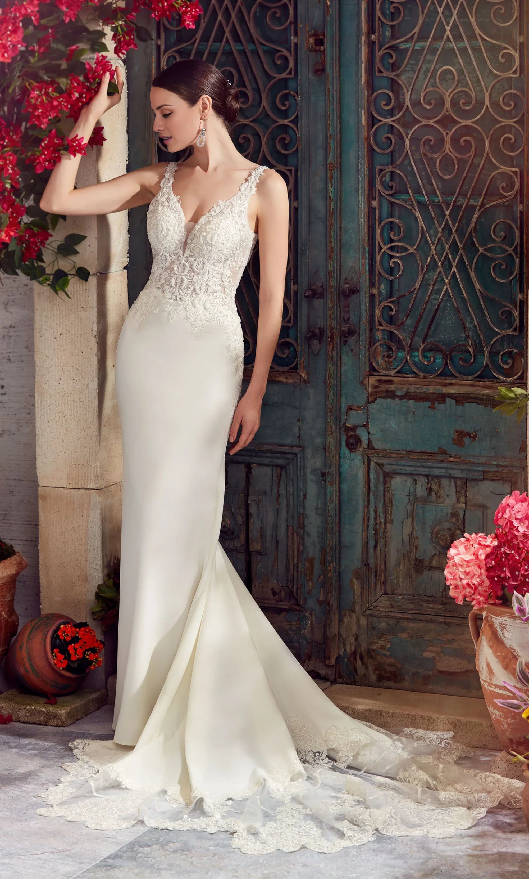 Romantic Lace Mermaid V Neck Spaghetti Strap Low Back Train Wedding Dress