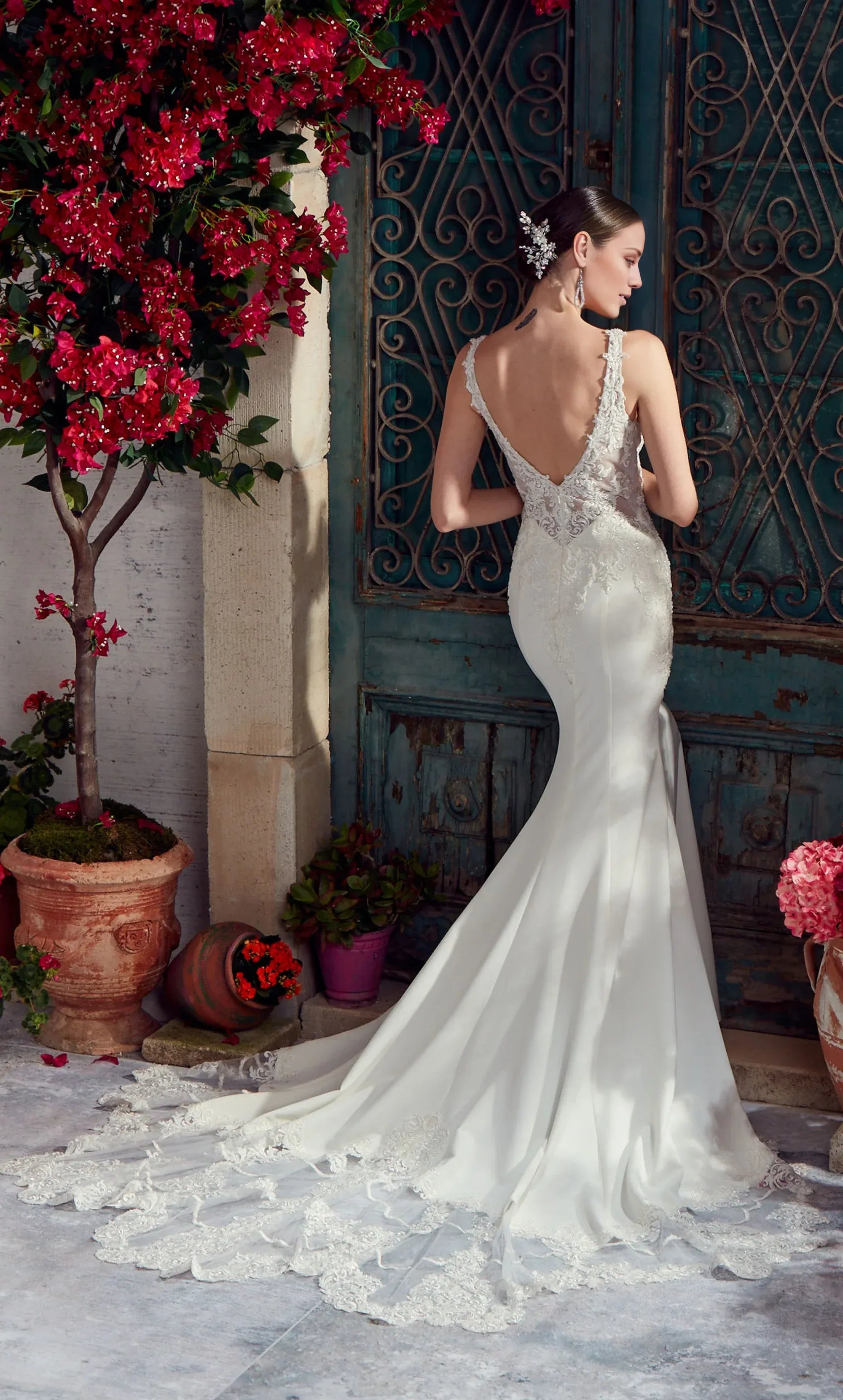 Romantic Lace Mermaid V Neck Spaghetti Strap Low Back Train Wedding Dress