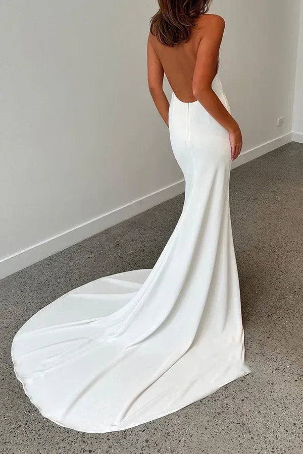 Striking Halter-Neck Mermaid Floor-Length Wedding Dress